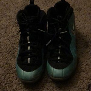 Nike foam posits